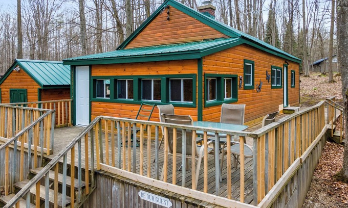 Flesherton Cottage | Eugenia Lake Cottage. One minute walk to beach.