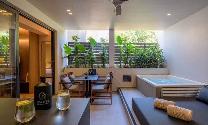 Pothia Hotel | Evanik Chic Hotel