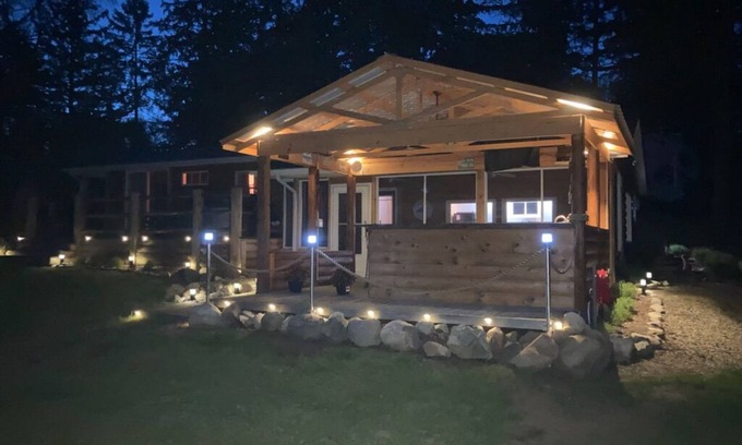 Sand Creek Cottage | Evans Lake Waterfront - Lilly Pad Lake House in Irish Hills