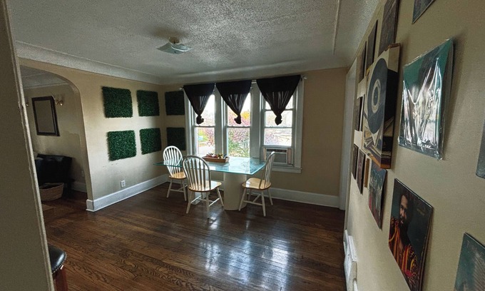 Detroit Condo | Evanston BnB