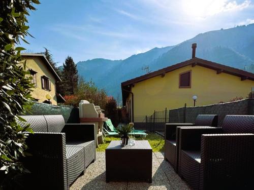 Magreglio Apartment | Eve's Home with Garden