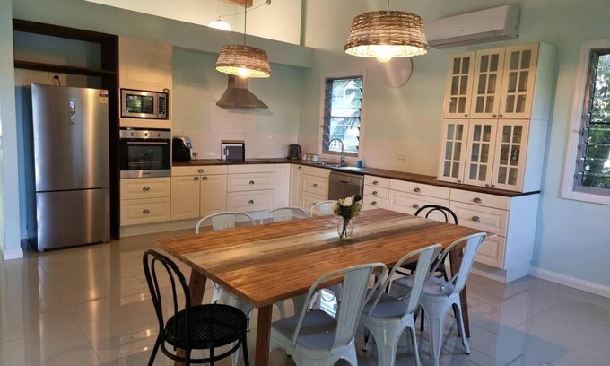 Eimeo House | Eve's Place