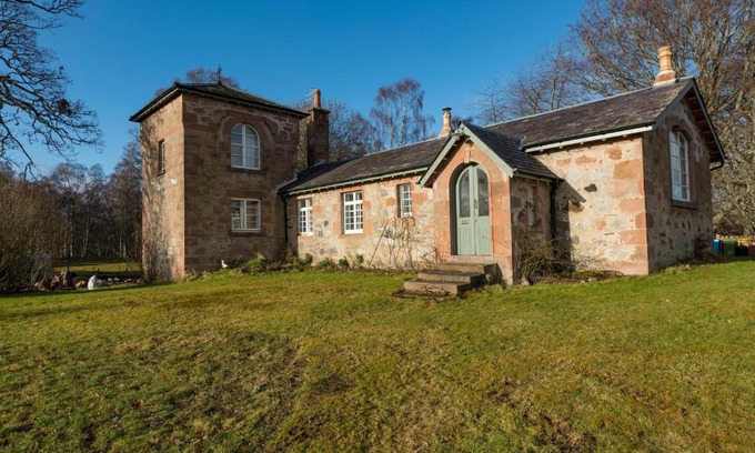 Marybank House | Evelix, The Old School House