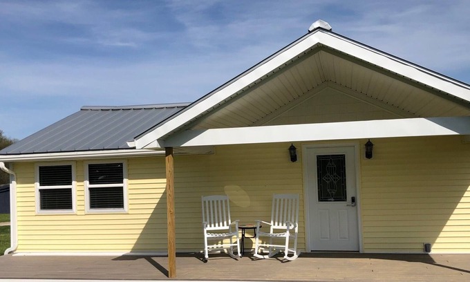 Hiram Cottage | Evening Primrose Cottage at Blue Jay Orchard