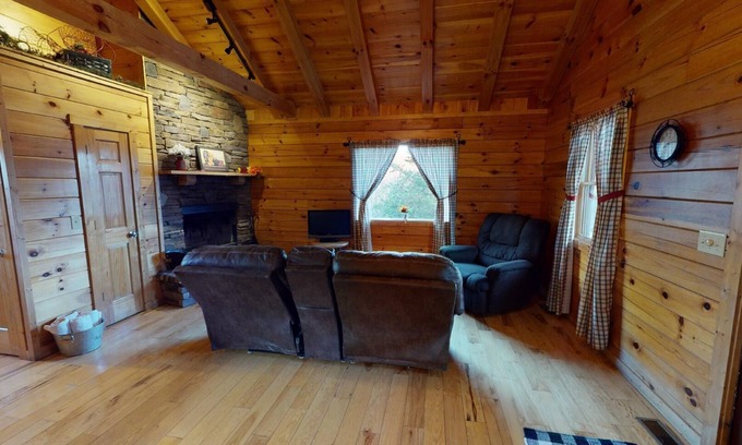 Logan Cabin | Evening Star Cabins, Secluded and peaceful in charming Hocking Hills