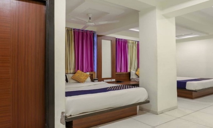 Changodar Hotel | Everest Hotel