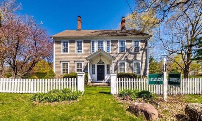 Southbury Bed & Breakfast | Evergreen Bed & Breakfast