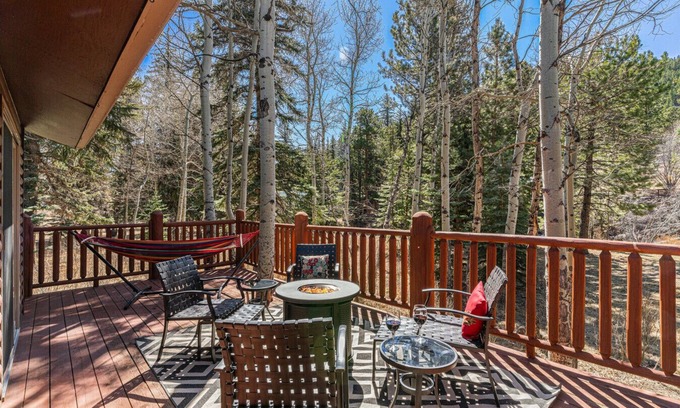 Estes Park Cabin | Evergreen Cabin A on the River, Quiet Location, Newly Remodeled