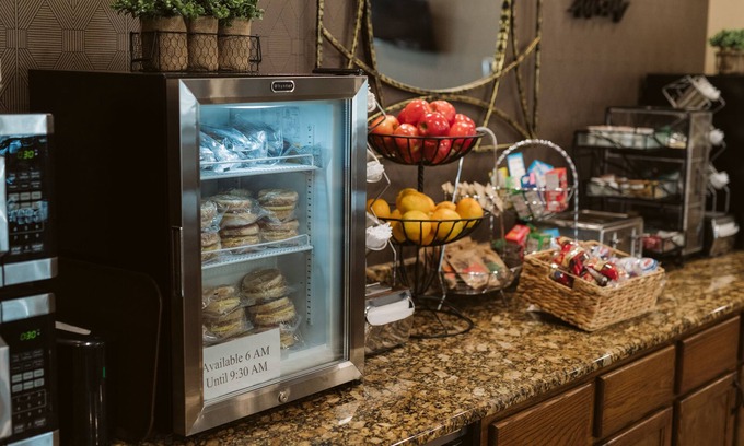Bismarck Hotel | EverSpring Suites