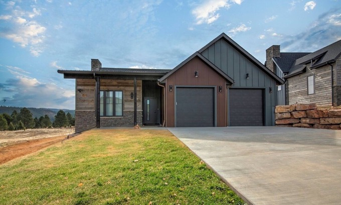 Sturgis Cabin | Everything's Right- its the place to get away