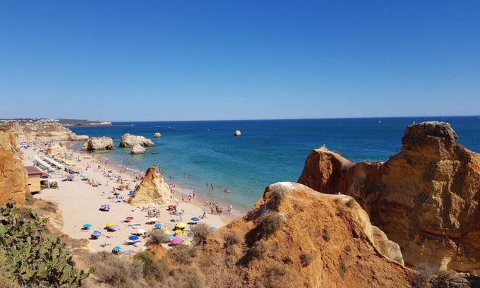 Estombar House | Everything You Need For The Perfect Vacation! 3 Onsite Pools & Spa, Free Parking