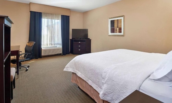 Decatur Hotel | Everything You Need For The Perfect Vacation! 2 Relaxing Units, Free Breakfast!