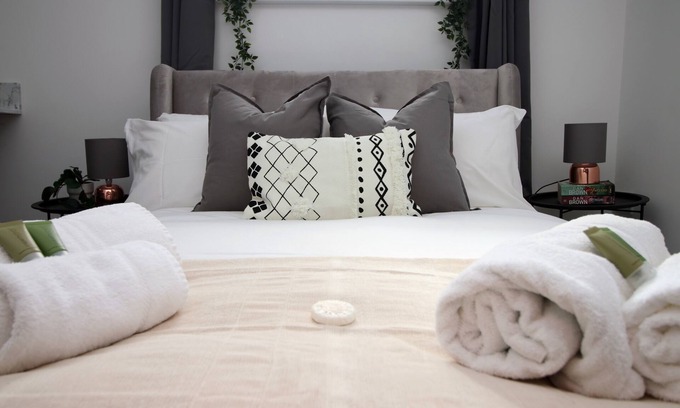 Newport Apartment | Eveswell Studios | Standard | Studio 6
