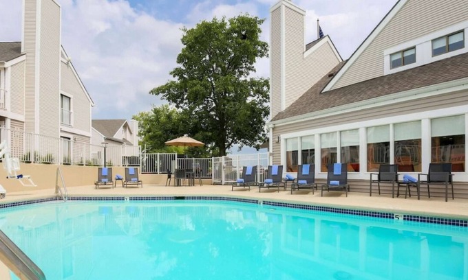 Sharonville House | Excellent Amenities! Full Kitchen, Pool, FREE Parking and Grab-&-Go Breakfast!