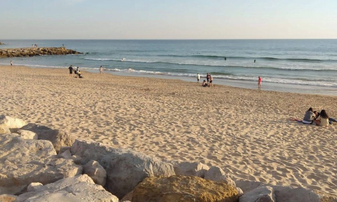 Costa de Caparica Apartment | Excellent Location - 4 Guests - Free Parking