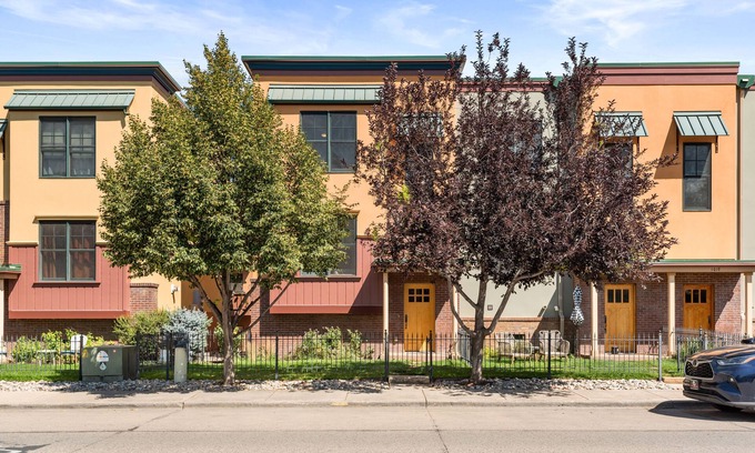 Carbondale House | Excellent Location- Downtown Carbondale on Main St.!