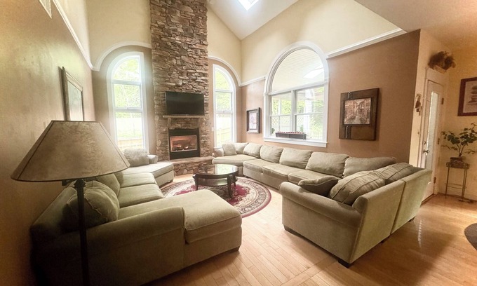 Cape Saint Claire House | Excellent Location, Super Clean, Super Spacious, Near Bay & Downtown Annapolis