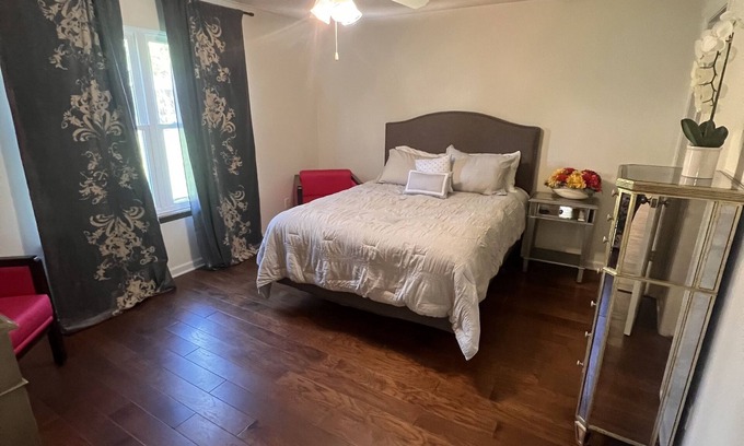Lawrence House | Excellent three bedroom two bath condo close to KU campus