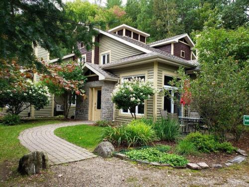 Mont-Tremblant House | Excellent Townhome On Golf Course w/3 Bdrm 2 Bath