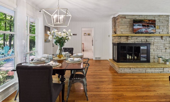 Shorewood House | Excelsior Retreat with Private Neighborhood Beach!