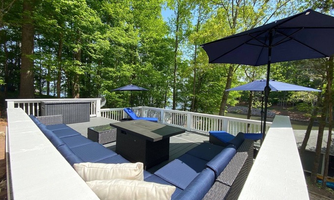 Macon House | Exceptional! Beautiful Deep Water - Boathouse, Hot Tub, Fire Pit on Lake Gaston!