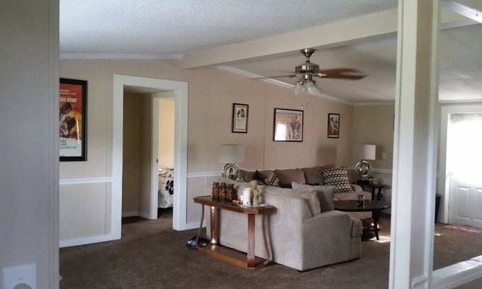 Unionville House | Exceptional find! Chapel Hill Tn. Private home on 8 private acres.