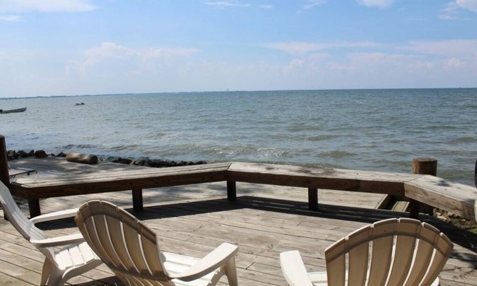 Gypsum House | Exceptional LAKE FRONT Vacation Getaway