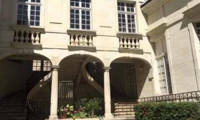 Chinon Apartment | Exceptional location L'Hôtel des Gouverneurs