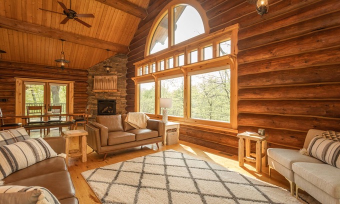 Alexandria Cabin | Exceptional Log Cabin centrally located between wonderful lakes, winery, & golf