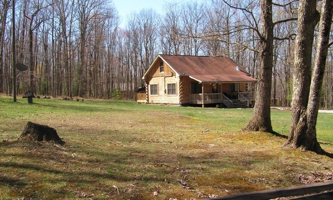 Hico Cabin | Exceptional Log Cabin near the New River Gorge with Game Room-Sleeps 12