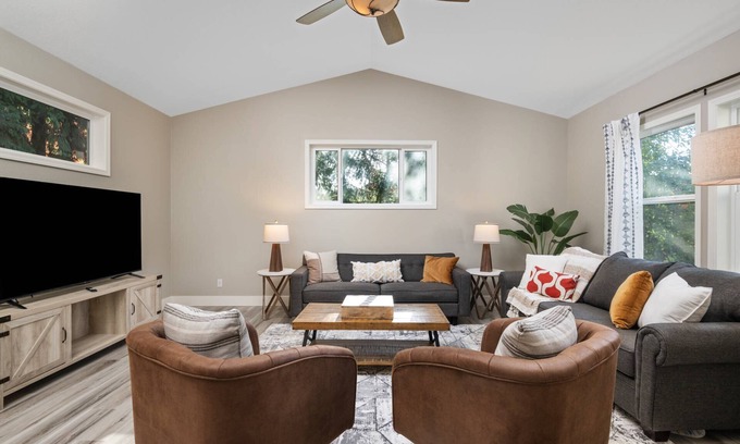 Bridlemile House | Exceptional Pet Friendly Home, Game Room w/Pool Table, Large Deck and Seating, 5 Miles to Portland