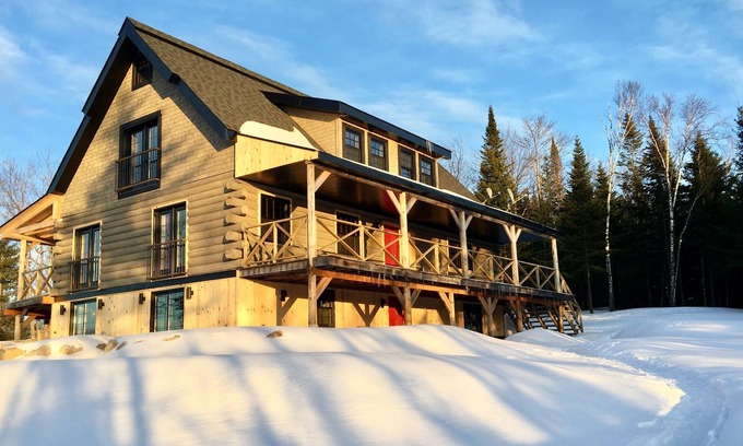 Val Morin Ski Chalet | EXCEPTIONAL ROUND WOOD CHALET-POOL-POOL-
