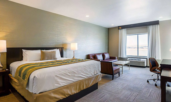 Sunland Park House | Exceptional Suite! Superb Amenities & Location