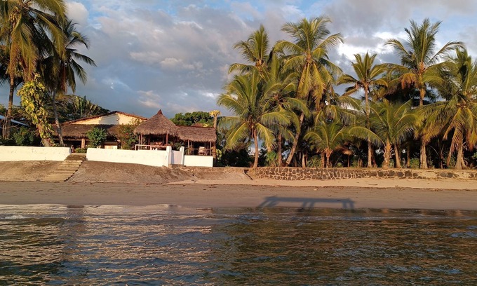 Nosy Be Villa | Exceptional villa, waterfront, 3 bedrooms, large garden, on the beach