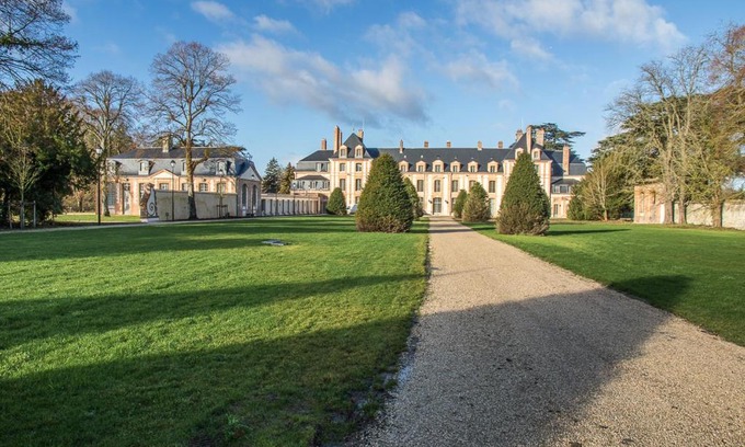 Abondant Apartment | Exceptionnel Château près de Paris