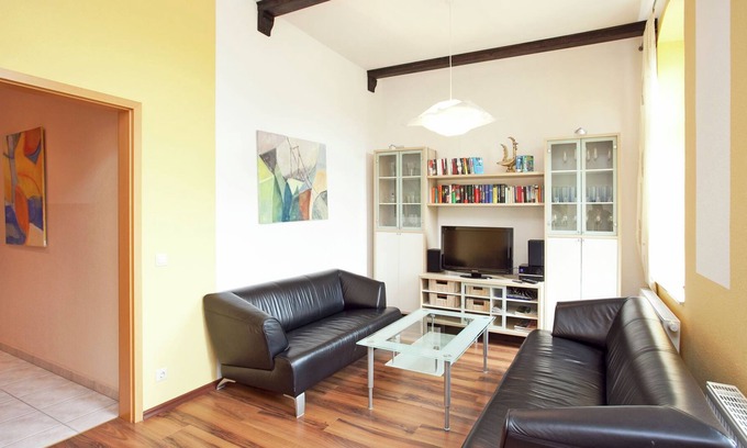 Grunhainichen Villa | Exclusive apartment in the beautiful Ore Mountains with conservatory and villa park