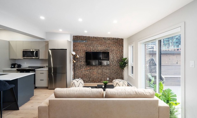 Griffintown Apartment | Exclusif Penthouse/Huge Private Terrasse- 10guests