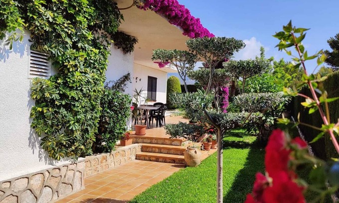 L Almadrava Ski Chalet | Exclusiva Villa con Piscina, Barbacoa y Jardín: Disfruta de la Estancia Perfecta