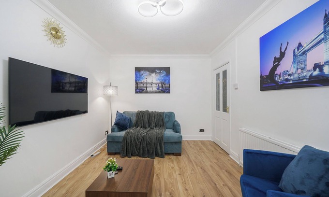 Falconwood and Welling House | Exclusive 3-bedroom house in beautiful Welling, London with Free parking