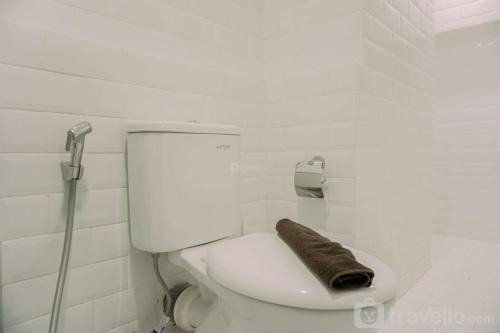 Tangerang Apartment | Exclusive and Homey 3BR Loft at Kingland Avenue Apartment By Travelio