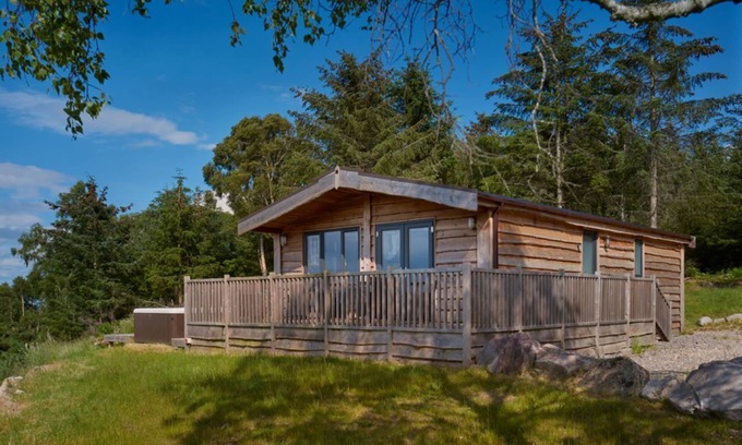 Forres Cabin | Exclusive and stylish with stunning views from your private Hot Tub