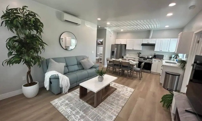Westside Costa Mesa House | Exclusive Elite Suite I Sailing I Luxury Shoppingnn