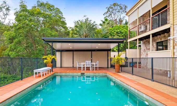 Mudgeeraba House | Exclusive Hinterland 8 Bed 4 bath Villa with Pool