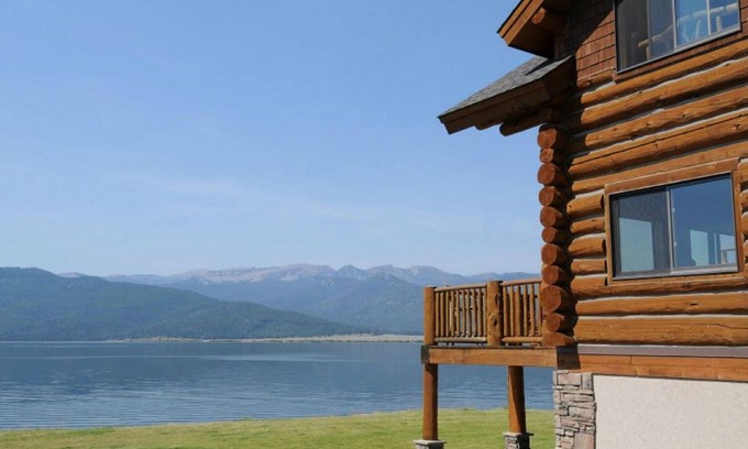 West Yellowstone Cabin | Exclusive Lake Front Log Home Minutes From Yellowstone Park