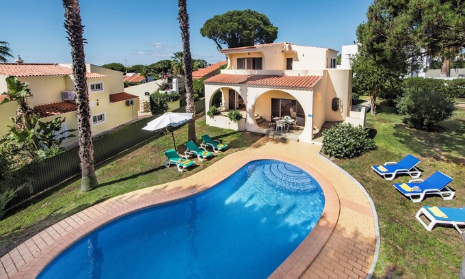 Vilamoura Villa | Exclusive Retreat in Vilamoura, private pool, off-street parking, Free AC & wifi