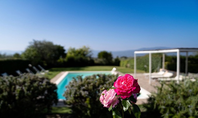 Bivio Pozzo Villa | Exclusive villa with gated pool, 12 pax all-inclusive. 70 reviews, Watch video.