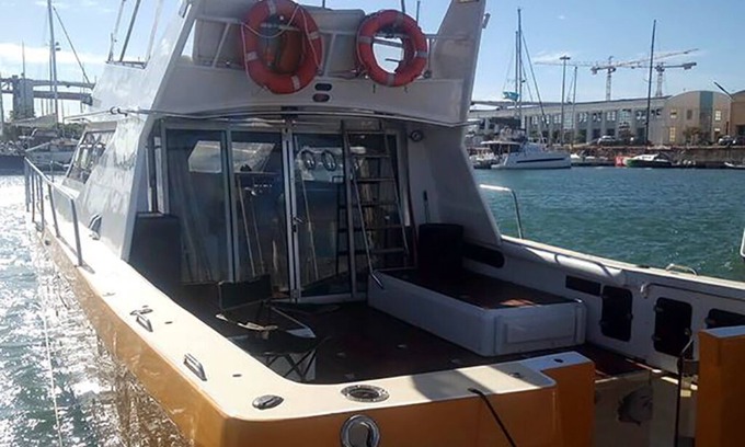Lapa Boat Rental | Exclusive yacht Rental - 46Ft The most spacious in its category.
