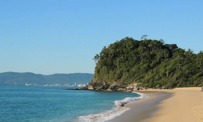 Ilhota House | Exclusivo Sobrado Frente Mar Praia Grossa Itapema Afastado da Multidão