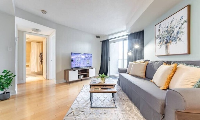 Downtown Mississauga Apartment | Executive 1+Den Condo, Parking