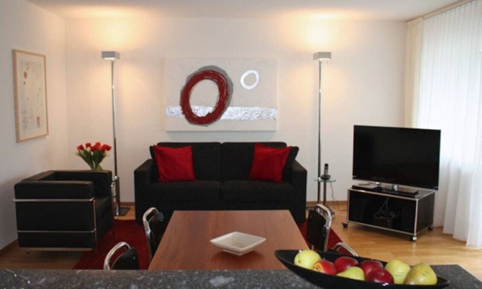 Seefeld Apartment | Executive 1BD flat/city center (Hösch 3)
